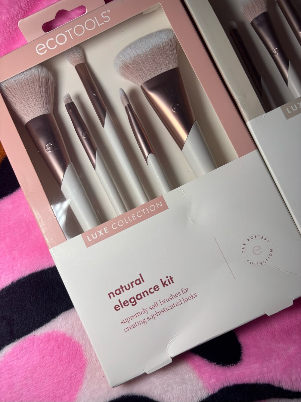 (2) Makeup brushes - Picture 2 of 7